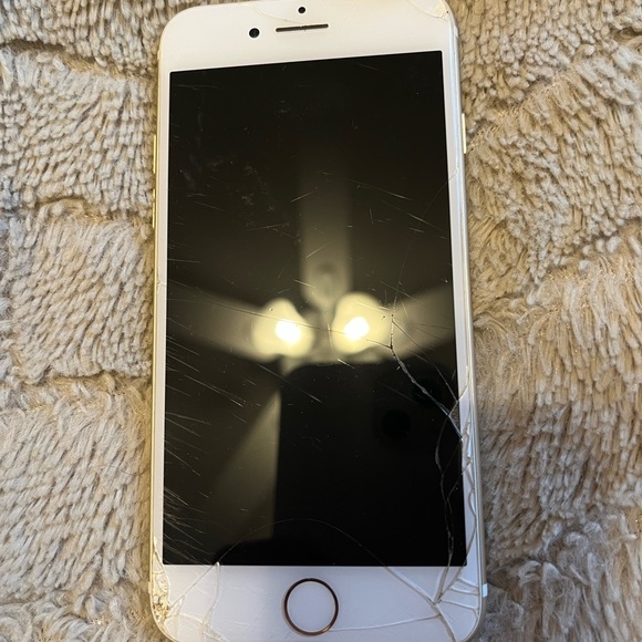 iPhone7 FOR PARTS - Picture 3 of 6